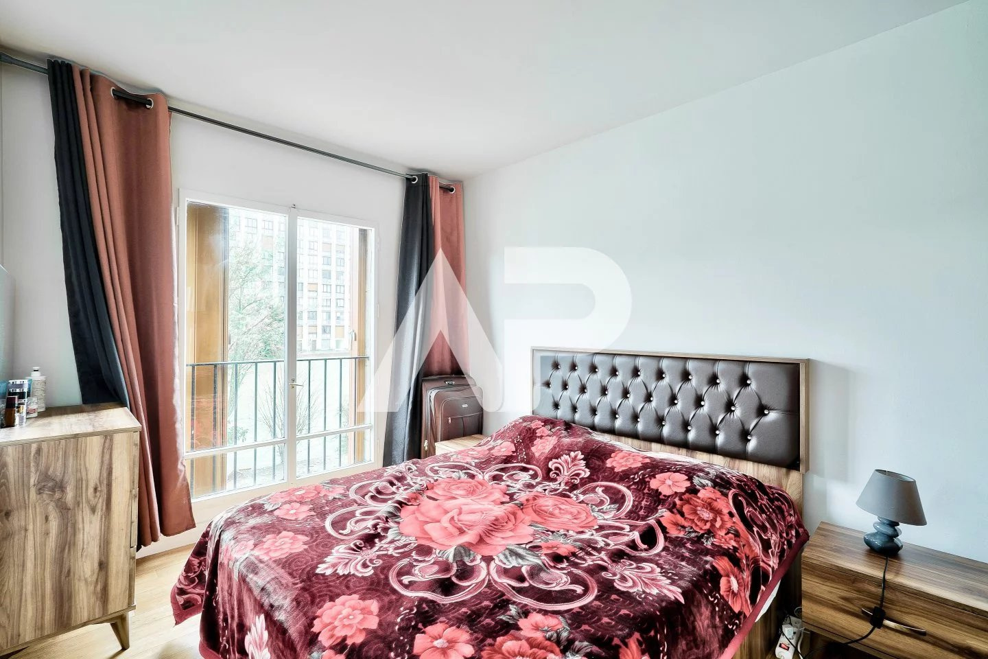 INVESTISSEMENT LOCATIF BON RENDEMENT MEUDON LA FORET 2/5
