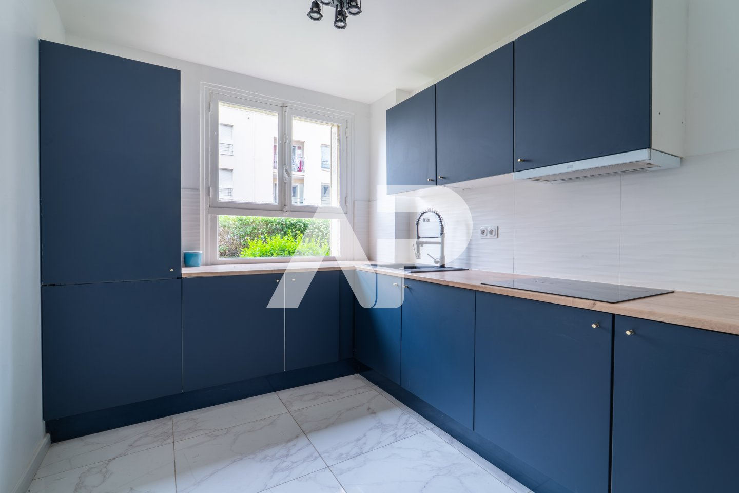  LOUER   Appartement 3 chambres refait  neuf   Centre-vill 2/10