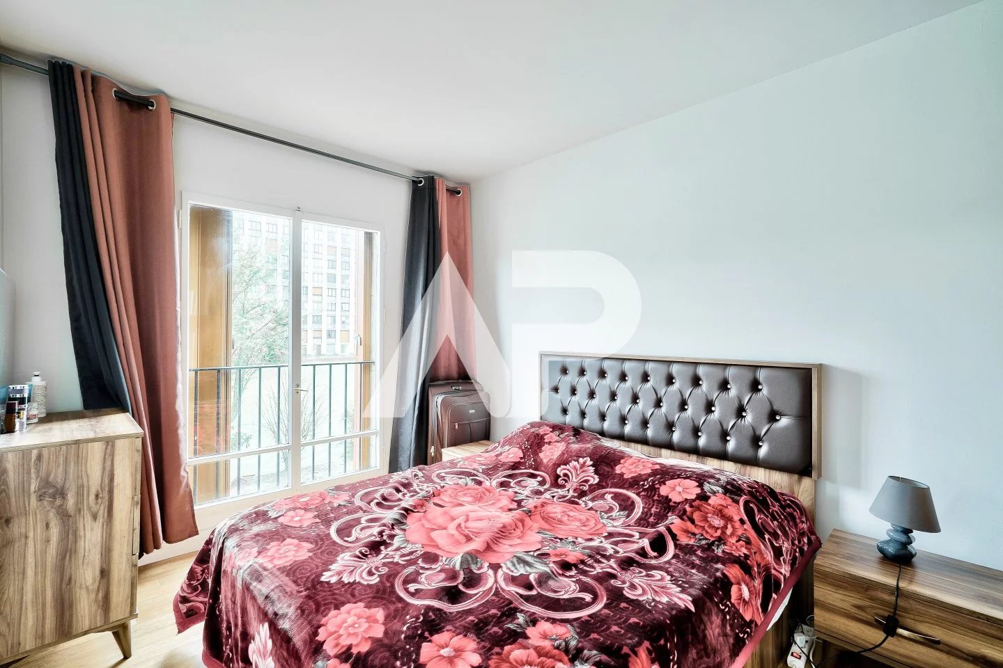 INVESTISSEMENT LOCATIF BON RENDEMENT MEUDON LA FORET 2/5