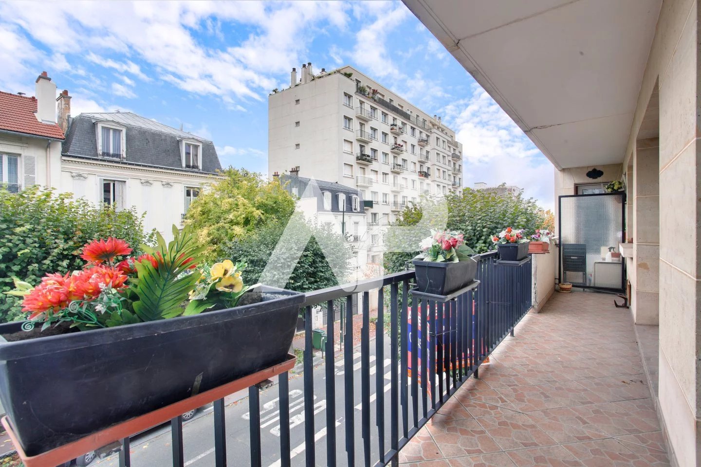 Appartement  rnover  80 m avec balcon, parking et cave  Cen
